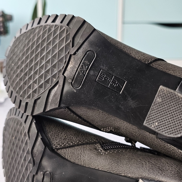 Women's Boots Size 9 - Picture 4 of 4